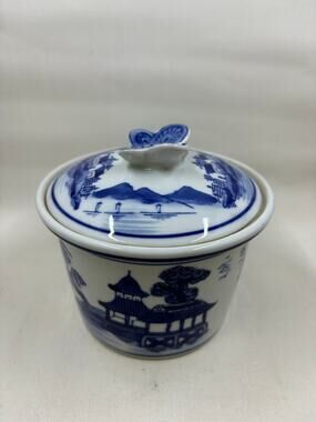 Blue & White Chinese Porcelain Covered Ginger Jar Canister
